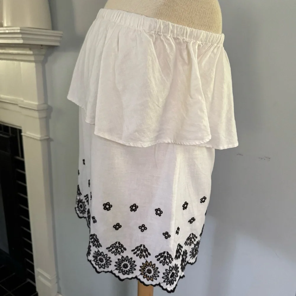 Old Navy cold shoulder embroidered linen ruffle top w/ cutwork white black Sz M - Picture 4 of 14